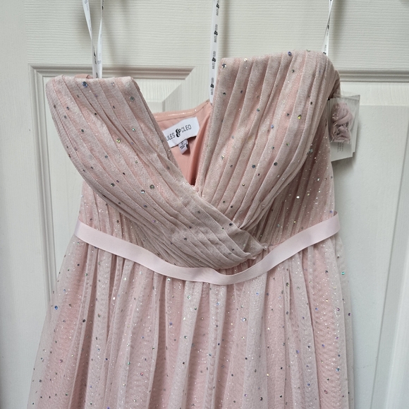 Ball Gown Women Dress - Picture 4 of 9